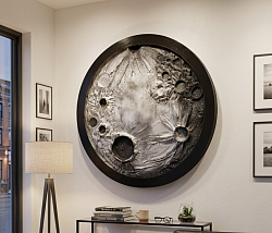 Luna plateada oscura